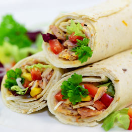 drei Wraprollen mit Gemüse